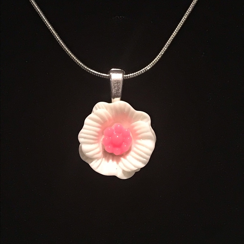 Pink & white flower necklace